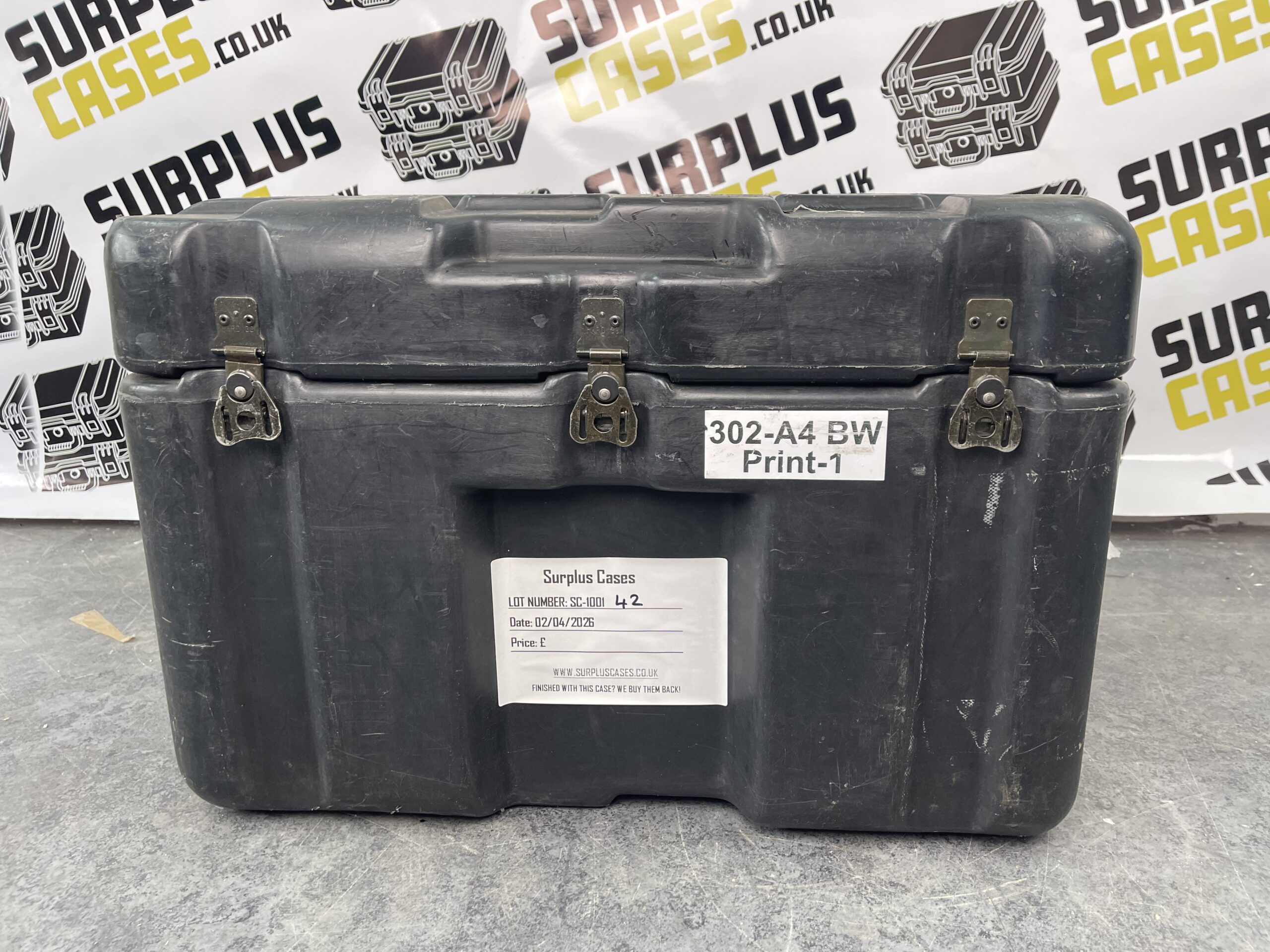 Inspecting a surplus Peli 1510 UK — checking latch, O-ring, and body condition before purchase